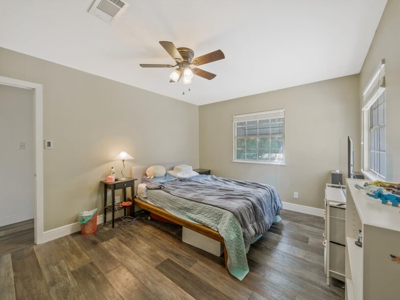 More Photos Of 2326 Hartford Rd, Austin Apartments For Sale