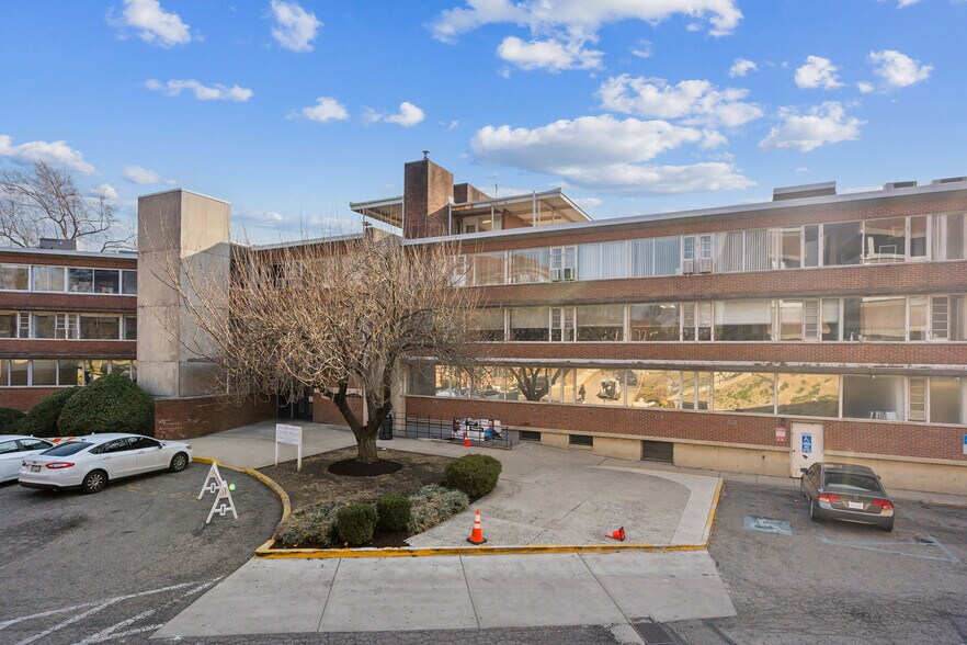 More Photos Of 3300 Henry Ave, Philadelphia Unknown For Lease