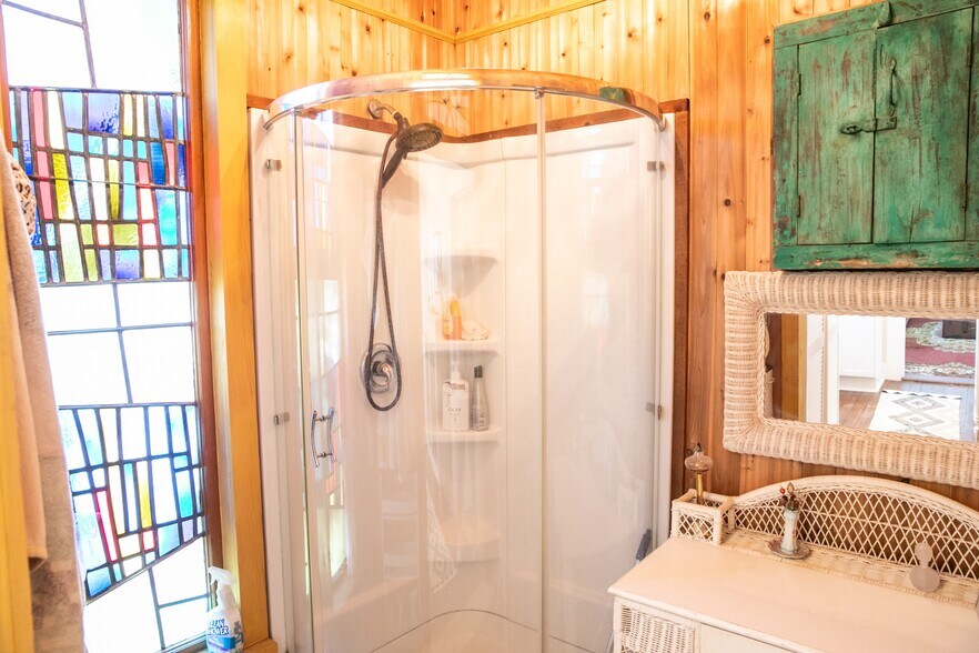 More Photos Of 13404 Washington St, Burton Specialty For Sale