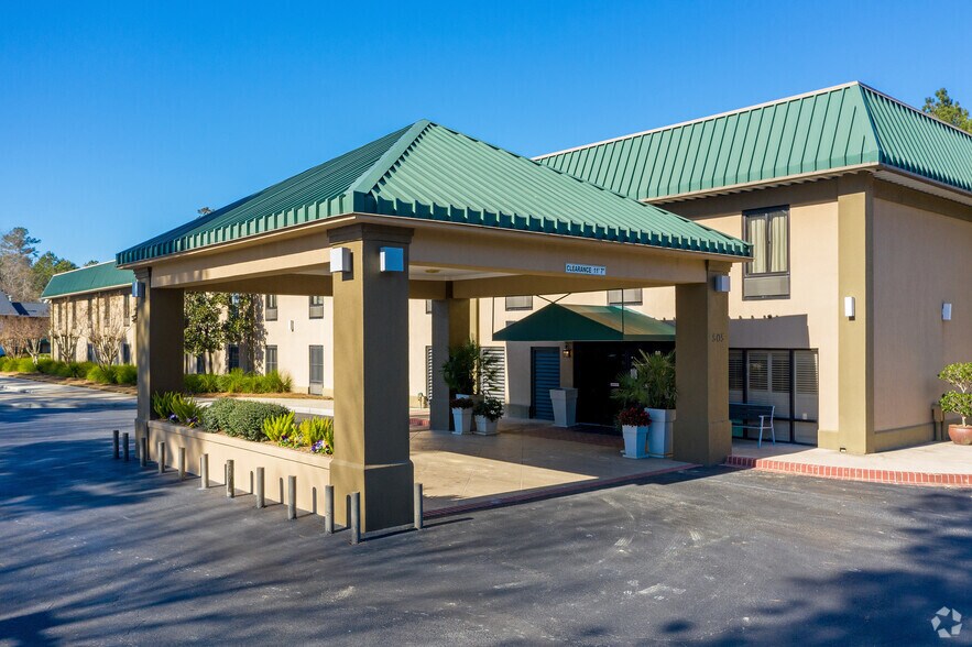 More Photos Of 505 Rembert C Dennis Blvd, Moncks Corner Hotel For Sale