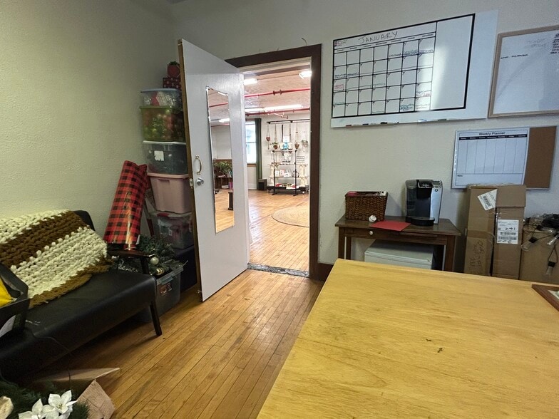 More Photos Of 1302 High St, South Bend Distribution For Lease