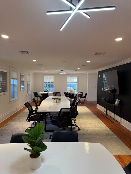 More Photos Of 102 NE 1st Ave, Delray Beach Office For Lease