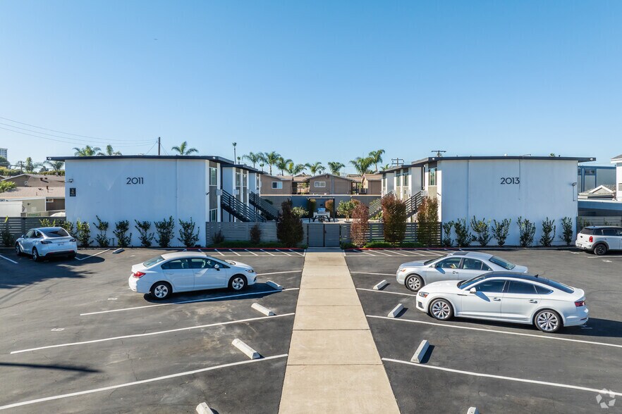 More Photos Of 2011-2013 Charle St, Costa Mesa Apartments For Sale