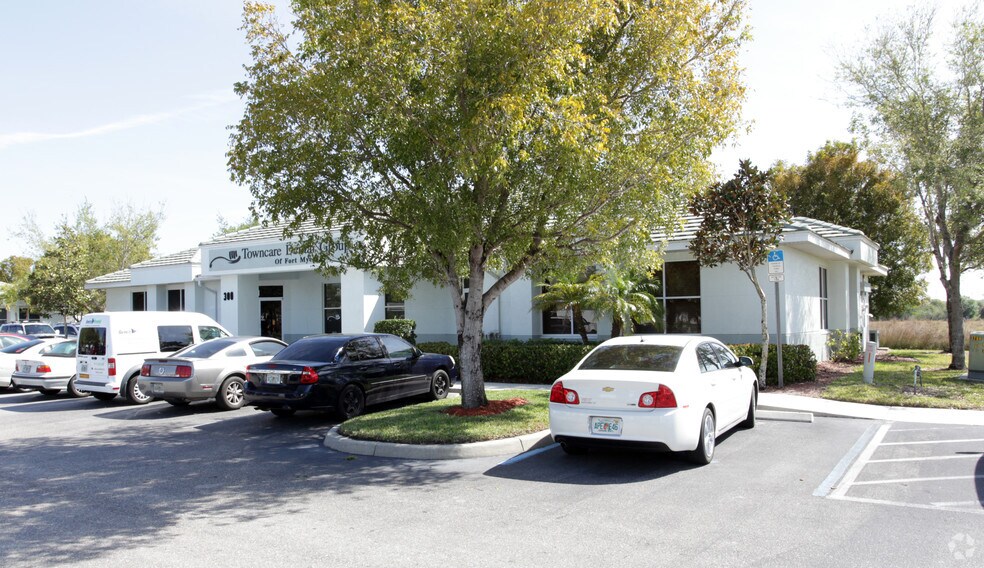 More Photos Of 6150 Diamond Center Ct, Fort Myers Medical For Sale