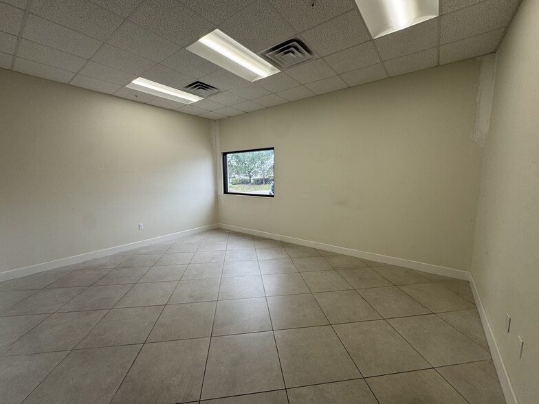 More Photos Of 6150 Metro Plex Dr, Fort Myers Warehouse For Sale