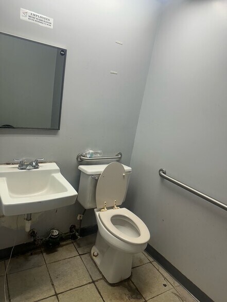 More Photos Of 7107 E Main St, Reynoldsburg Freestanding For Lease