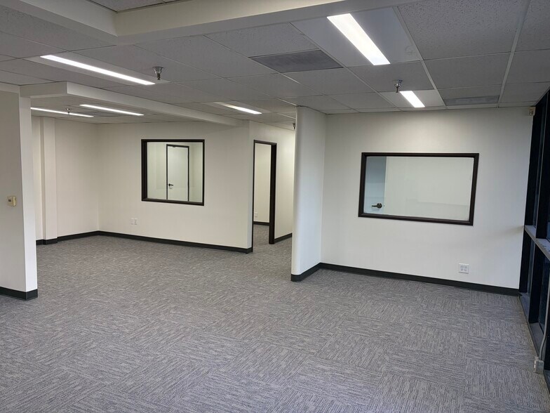 More Photos Of 2820-2834 La Mirada Dr, Vista Manufacturing For Lease