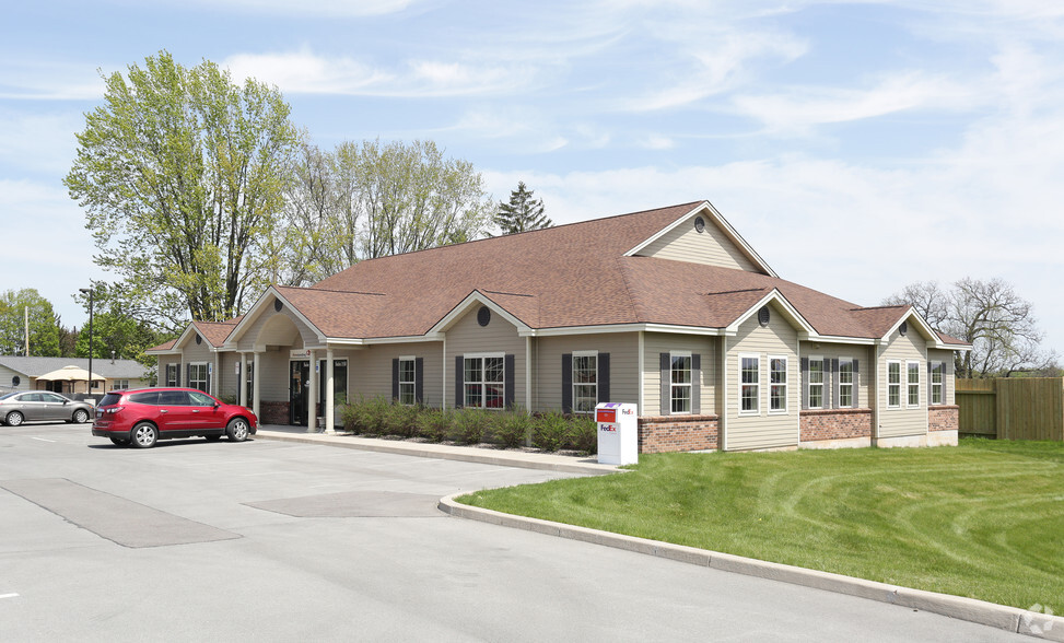 Primary Photo Of 6706 Buckley Rd, Syracuse Office For Lease