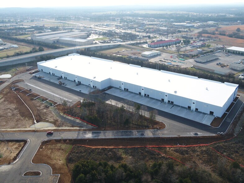 More Photos Of 315 W Rutherford Blvd, Murfreesboro Unknown For Lease