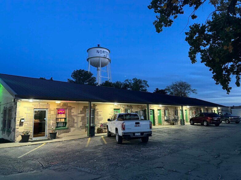 More Photos Of 606 W Holme St, Norton Hotel For Sale