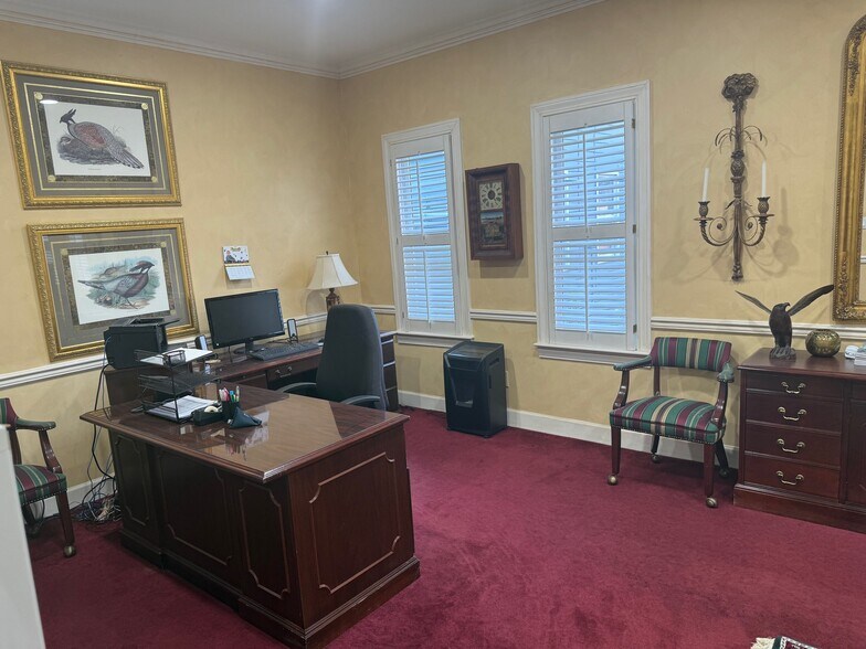 More Photos Of 56 Wentworth St, Charleston Office For Sale