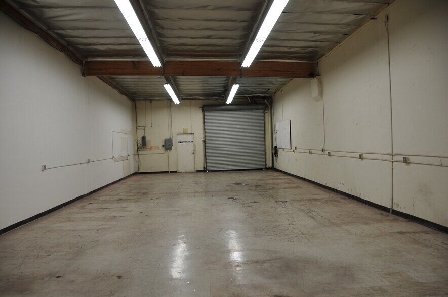 More Photos Of 19151 Parthenia St, Northridge Service For Lease