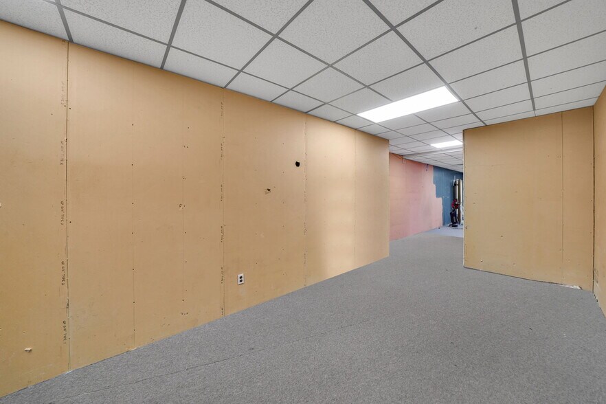 More Photos Of 150 W Sunrise Hwy, Lindenhurst General Retail For Lease