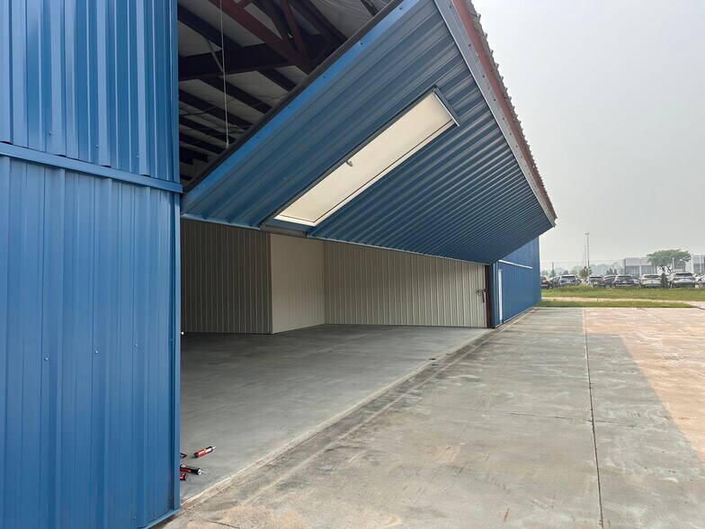 More Photos Of 1200 Boon St, Traverse City Airplane Hangar For Sale