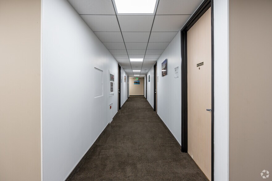More Photos Of 18345 Ventura Blvd, Tarzana Medical For Lease