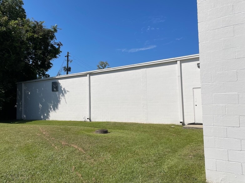 More Photos Of 3318 Mercer University Dr, Macon-Bibb Freestanding For Sale