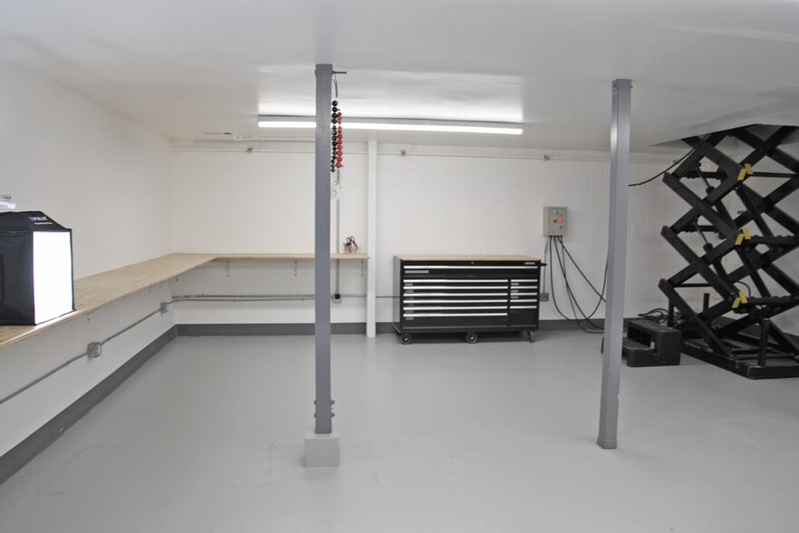 More Photos Of 1190B Shafter Ave, San Francisco Warehouse For Sale