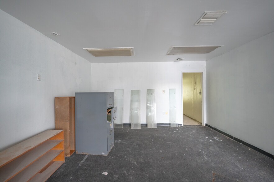 More Photos Of 14104-14108 Pioneer Blvd, Norwalk Storefront For Sale