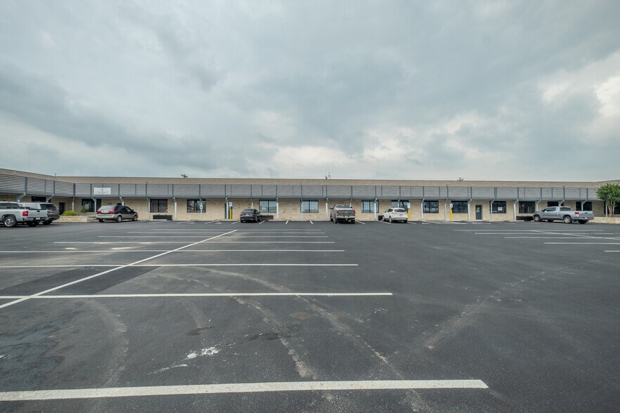 More Photos Of 305 Limestone Ter, Jarrell Unknown For Lease