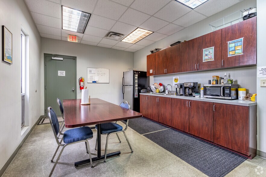 More Photos Of 9911 Seminole Blvd, Seminole Medical For Lease