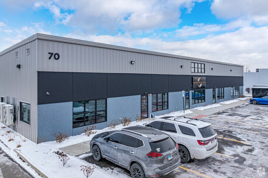 More Photos Of 70 Stonehill Rd, Oswego Warehouse For Lease