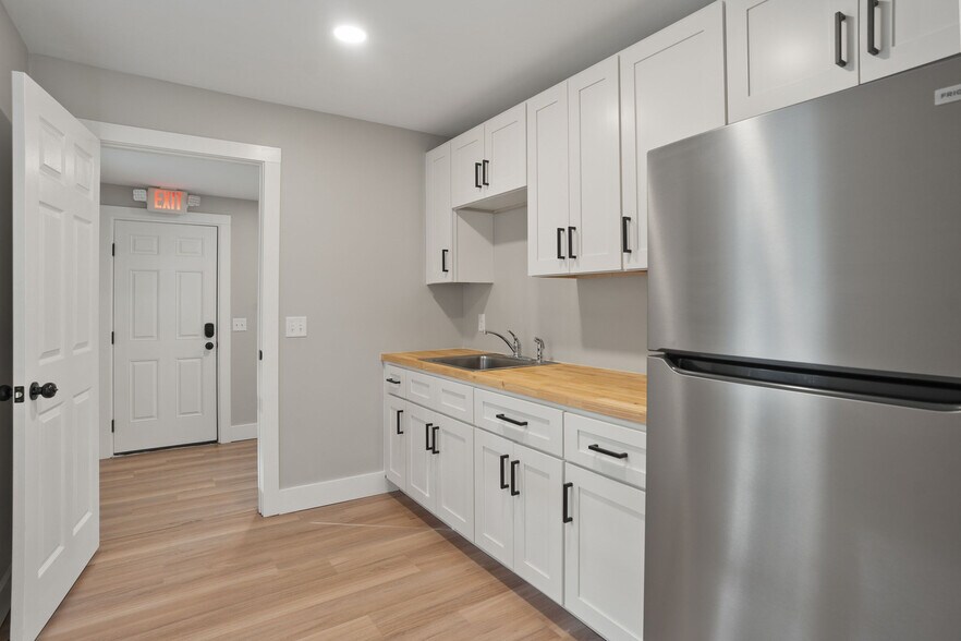 More Photos Of 27 Miller Dr W, Beaufort Office Residential For Sale