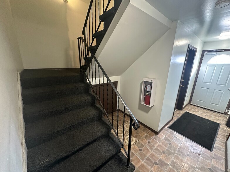 More Photos Of 437 Prairie Ave, Calumet City Apartments For Sale