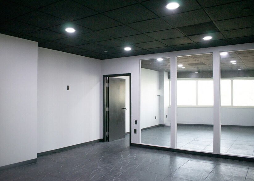 More Photos Of 2000 Corporate Dr, Wexford Office For Lease