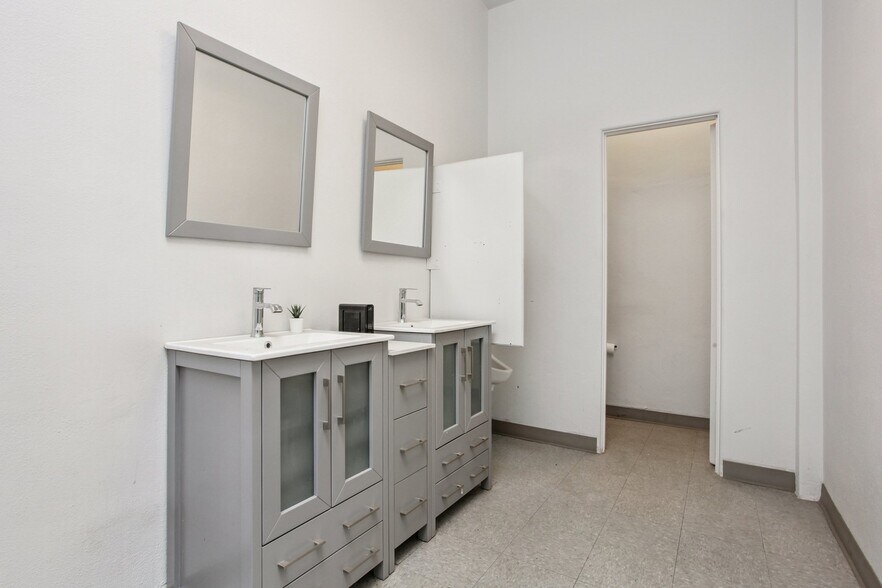 More Photos Of 4800 N Washington St, Denver Warehouse For Lease