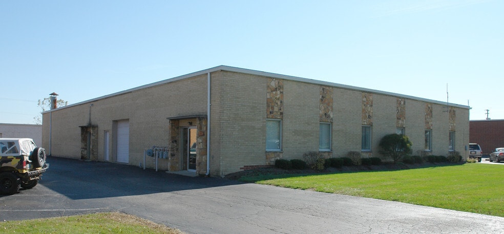 More Photos Of 130-138 Westpark Rd, Centerville Warehouse For Lease