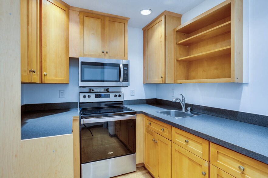 More Photos Of 1140 E Market St, Charlottesville Office For Lease