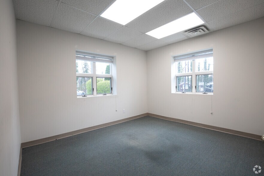 More Photos Of 170 N Country Rd, Port Jefferson Office For Lease