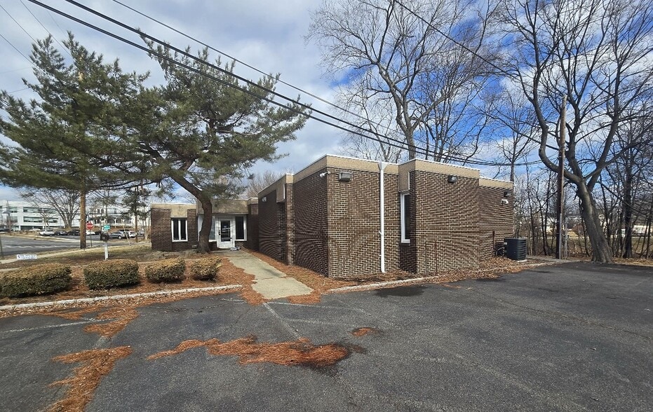 More Photos Of 2 Park Ave, Somerville Office For Sale