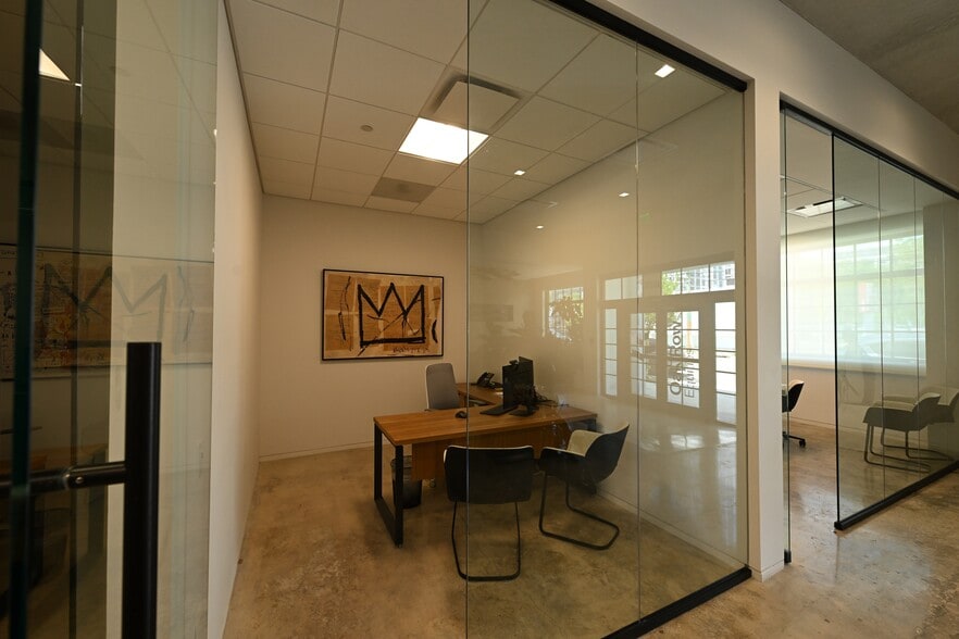 More Photos Of 2319 N Miami Ave, Miami Office For Lease