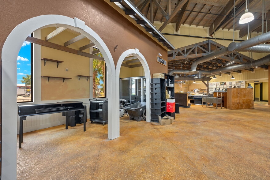 More Photos Of 17650 San Carlos Blvd, Fort Myers Supermarket For Sale