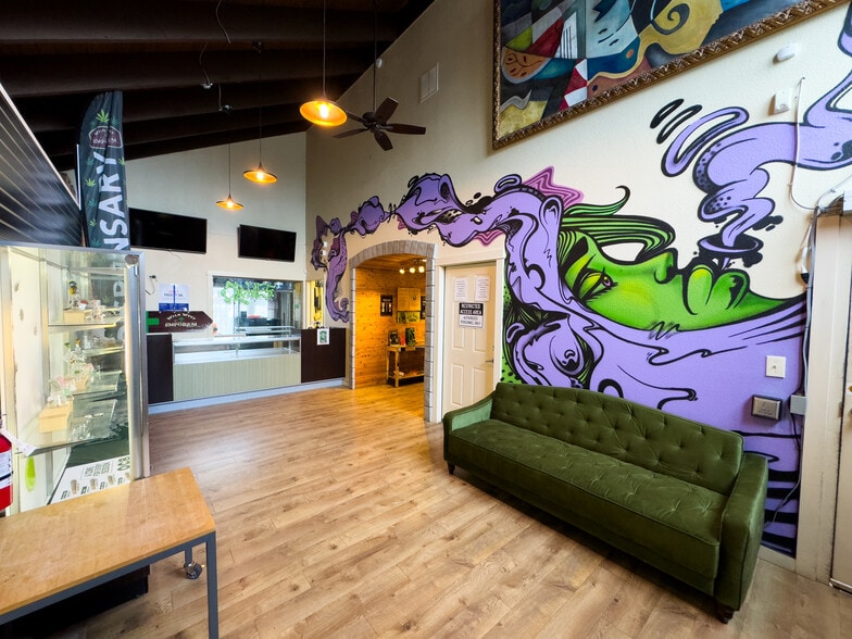 More Photos Of 11850 N Center Ave, Portland Storefront For Sale