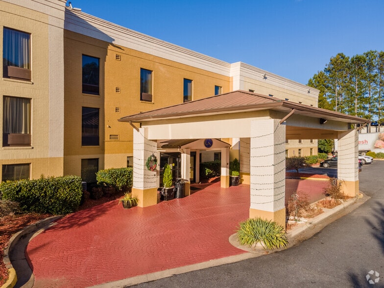 More Photos Of 905 Buford Rd, Cumming Hotel For Sale