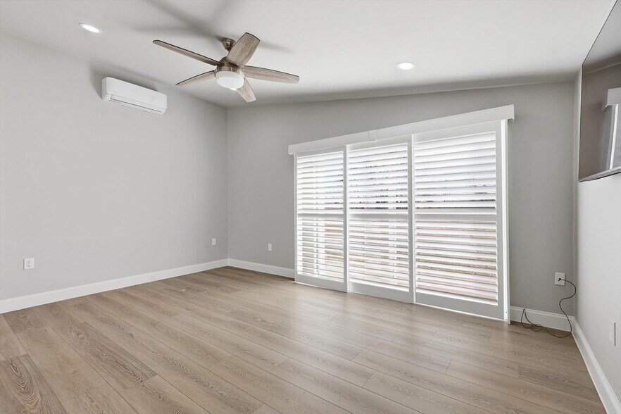 More Photos Of 10115 General Bond Ct, McKinney Airplane Hangar For Sale