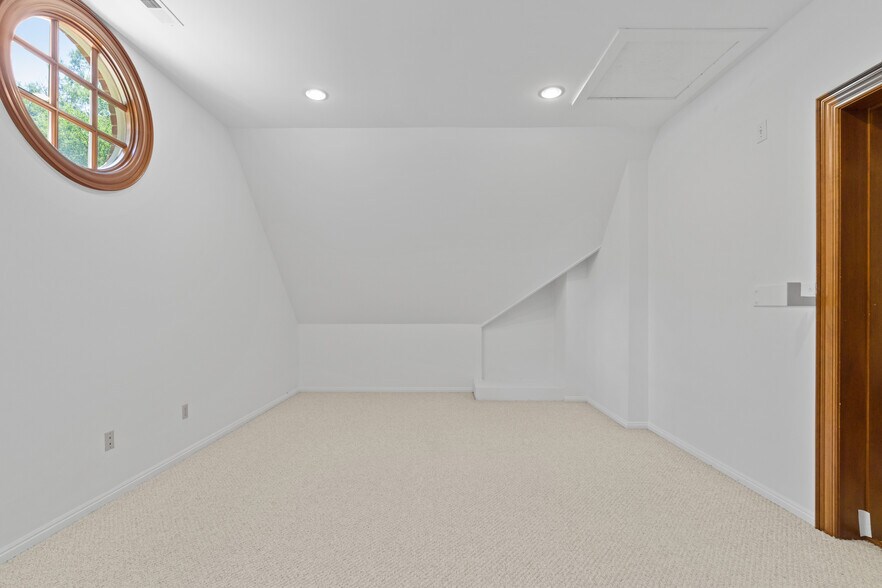 More Photos Of 5455 Plantation Rd, Sunbury Lodge Meeting Hall For Sale