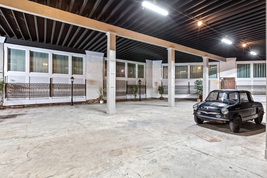 More Photos Of 2200 Glass St, Chattanooga Storefront Retail Residential For Sale