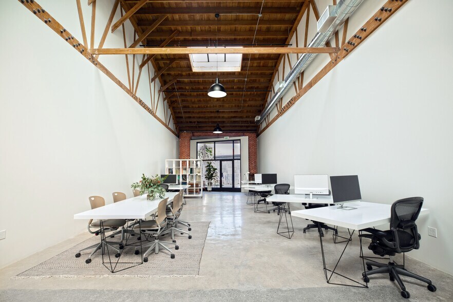 More Photos Of 718-726 Mateo St, Los Angeles Storefront Retail Office For Lease