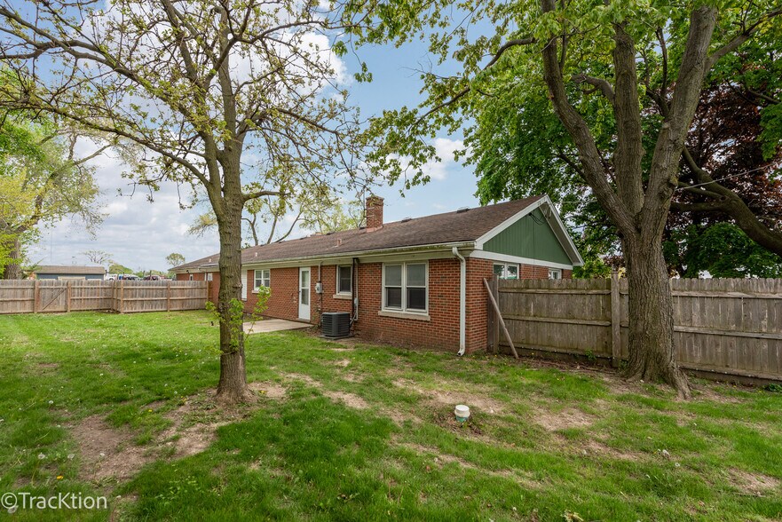 More Photos Of 565 E Saint Charles Rd, Carol Stream Healthcare For Sale