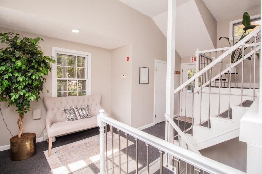 More Photos Of 4 Boyden Rd, Holden Office For Lease