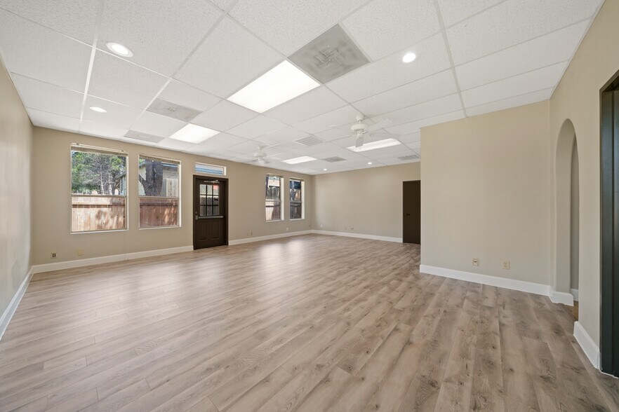 More Photos Of 8627 Cinnamon Creek Dr, San Antonio Office For Sale