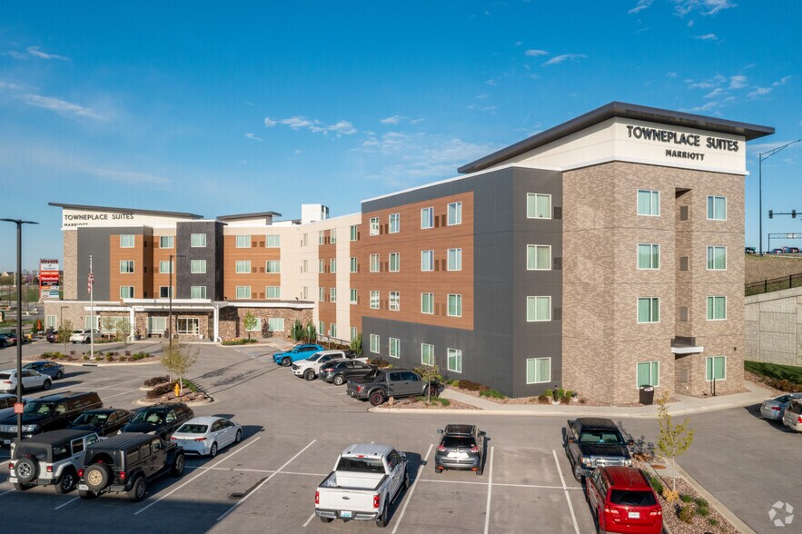 More Photos Of 2003 W Kansas St, Liberty Unknown For Lease