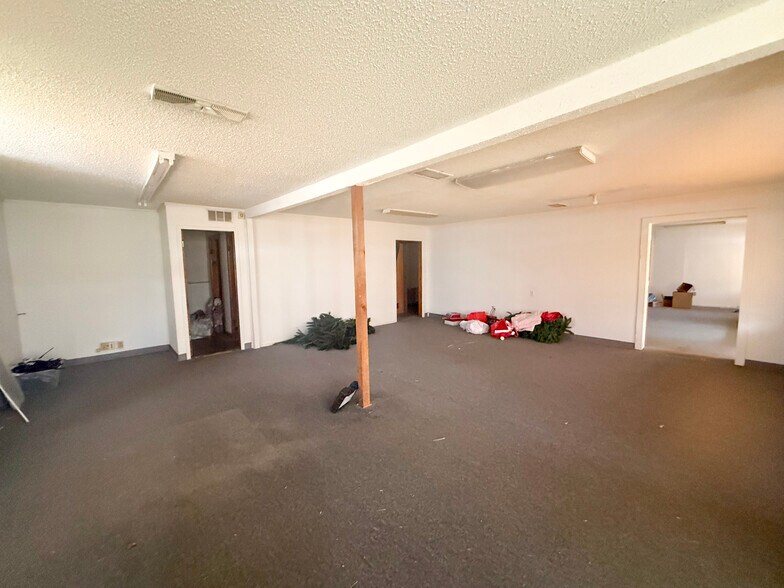 More Photos Of 1708 N Hobart St, Pampa Office For Sale
