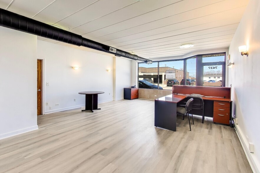 More Photos Of 7437 W Irving Park Rd, Chicago Office For Lease