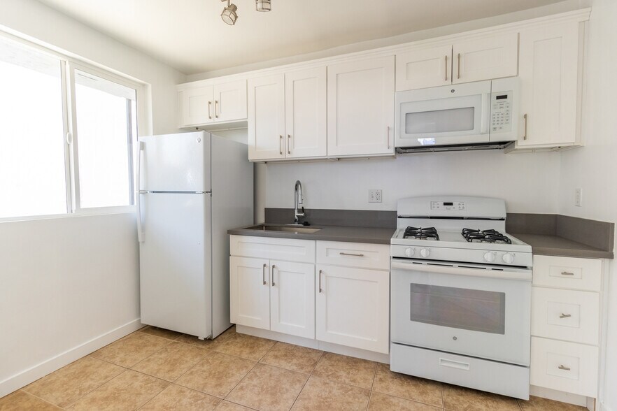 More Photos Of 1425-1429 Jefferson Blvd, Los Angeles Storefront Retail Residential For Sale