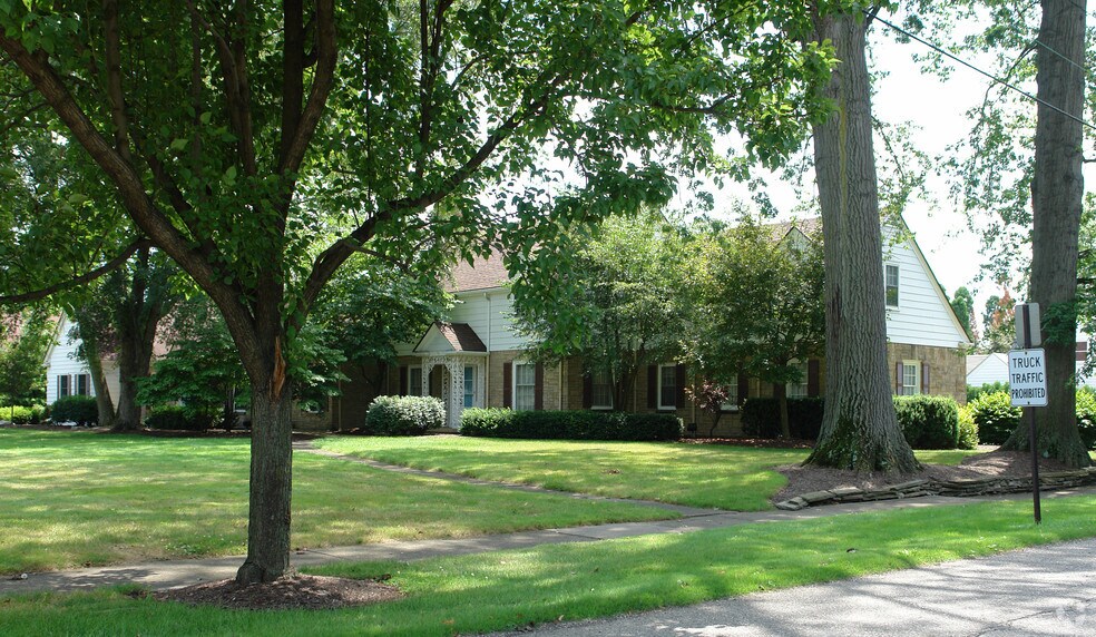 More Photos Of 2614 E Market St, Warren Medical For Sale