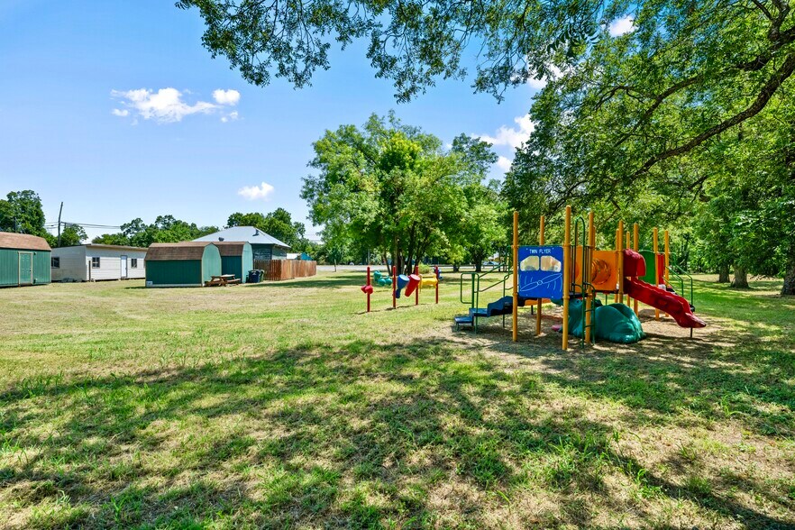 More Photos Of 303 W Broade St, Leander Land For Sale